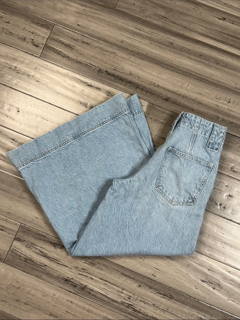 FREE PEOPLE WE THE FREE SHEER LUCK CROPPED WIDE LEG JEANS SIZE 26 LIGHT WASH